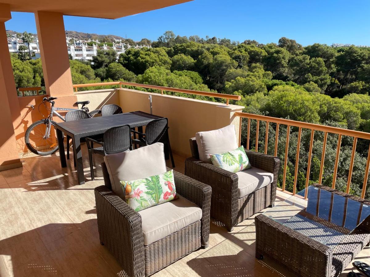 Beautiful Holiday Apartment 2 Bedroom Beach And Pool Malaga Marbella Calahonda Royale Mijas Costa Spain Exteriér fotografie