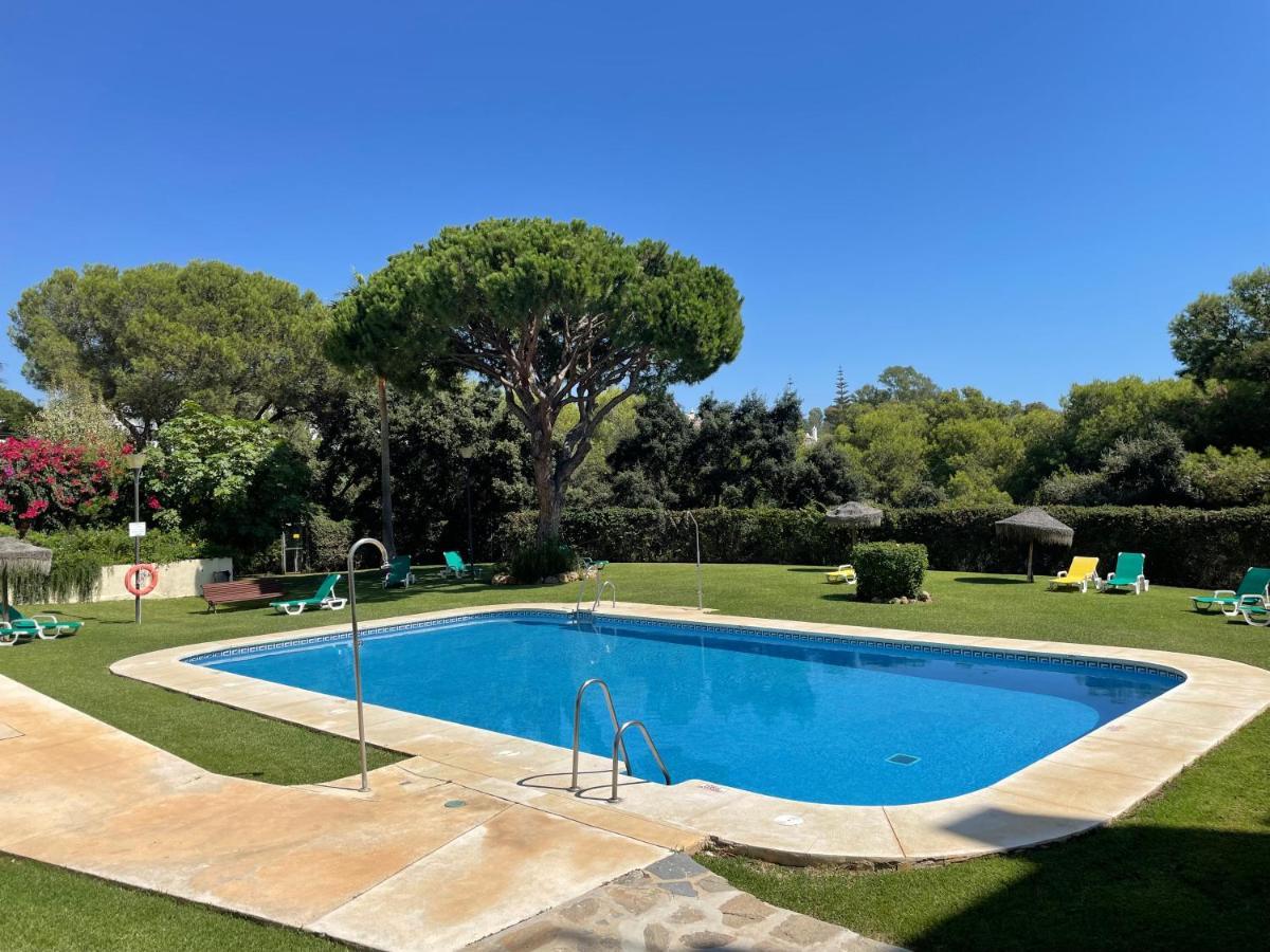 Beautiful Holiday Apartment 2 Bedroom Beach And Pool Malaga Marbella Calahonda Royale Mijas Costa Spain Exteriér fotografie